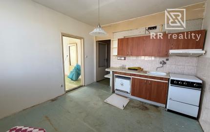PREDANÉ - 2-izbový byt - Kpt. Jaroša, pôvodný stav, 58m2