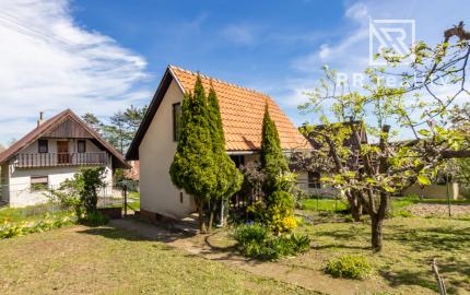 Chata v Baške len 6km od KE, pozemok s IS aj na výstavbu RD