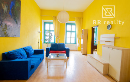 PREDANÉ - 3-izbový byt s krbom, 90 m2, centrum (Mäsiarska ul.)