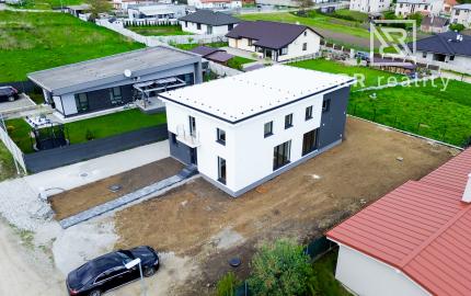 PREDANÉ - NOVOSTAVBA na kľúč - nadštandard, Fintice