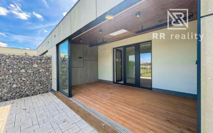 Skolaudovaná novostavba 2-podlažného RD 140m2, všetky IS