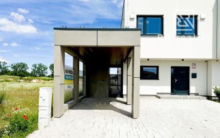 Skolaudovaná novostavba 2-podlažného RD 140m2, všetky IS