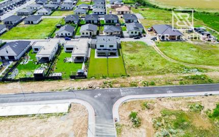 Skolaudovaná novostavba 2-podlažného RD 140m2, všetky IS