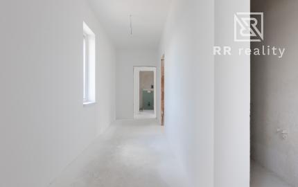 PREDANÉ - NOVÉ MOKRANCE - RD bungalov 140m2, TČ a rekuperácia v cene
