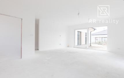 PREDANÉ - NOVÉ MOKRANCE - RD bungalov 140m2, TČ a rekuperácia v cene