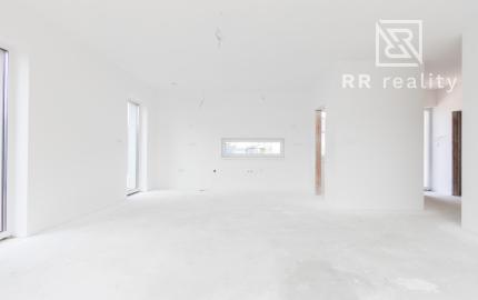 PREDANÉ - NOVÉ MOKRANCE - RD bungalov 140m2, TČ a rekuperácia v cene