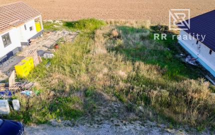 Stavebný pozemok 640m2 , Bačkovík - nová lokalita