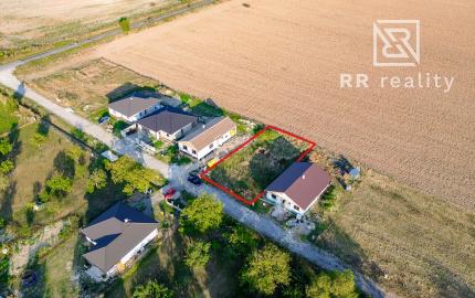 Stavebný pozemok 640m2 , Bačkovík - nová lokalita