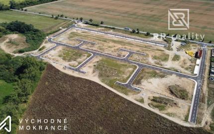 PREDANÉ - VÝCHODNÉ MOKRANCE, stavebný pozemok I8, 671m2, všetky IS