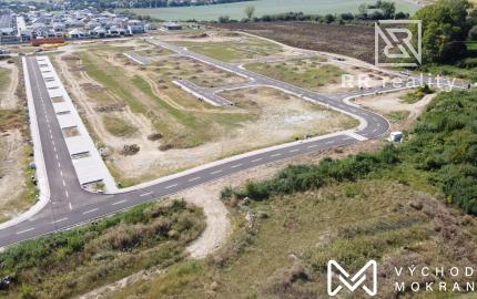 PREDANÉ - VÝCHODNÉ MOKRANCE, stavebný pozemok I8, 671m2, všetky IS