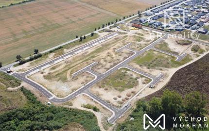 PREDANÉ - VÝCHODNÉ MOKRANCE, stavebný pozemok I8, 671m2, všetky IS