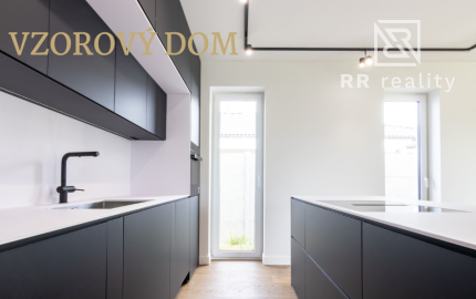 VÝCHODNÉ MOKRANCE, bungalov 139m2, pozemok 673m2, komplet IS