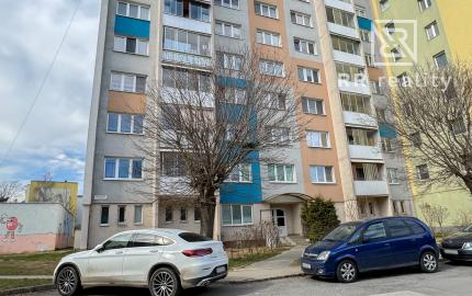 PREDANÉ - Na predaj 4i byt s loggiou, Terasa - Čapajevova