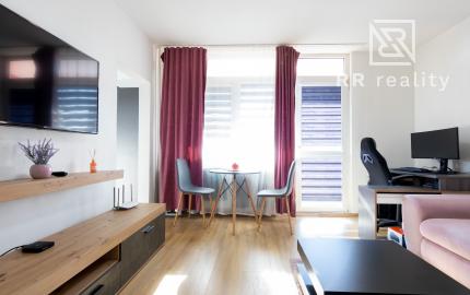 PREDANÉ - 1i byt s loggiou, 39m2 , Kompletná rekonštrukcia, Havanská