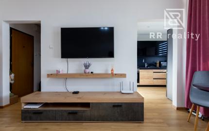 PREDANÉ - 1i byt s loggiou, 39m2 , Kompletná rekonštrukcia, Havanská