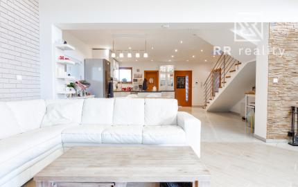 PEREŠ, Krompašská, PRÉMIOVÝ dom s dvojgarážou