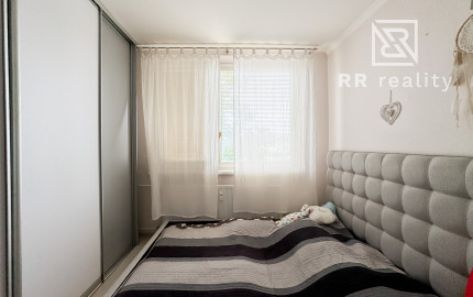 PREDANÉ - 3 izbový byt 54m2+6m loggia, Juh - Rosná