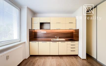 PREDANÉ - 1-izbový byt 40m2 , kompl. rekonštrukcia, Košice-Staré mesto