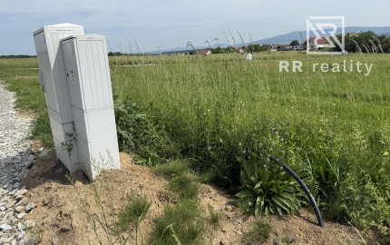 PREDANÉ - Stavebný pozemok v novej IBV, Ďurďošík – 589 m², IS, rovina