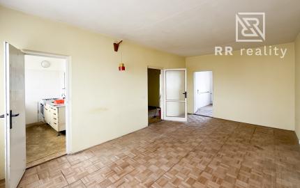 PREDANÉ - 4 izbový byt s loggiou, 82 m2, Terasa