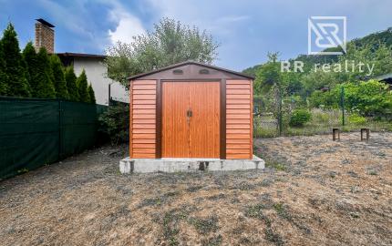 Sokoľ - murovaná chata so záhradou pri lese len 9km od Košíc