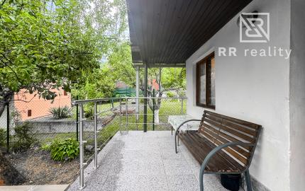 Sokoľ - murovaná chata so záhradou pri lese len 9km od Košíc