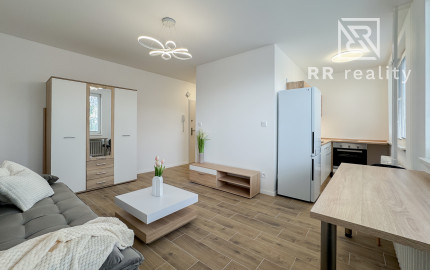 PREDANÉ - 1-izbový byt, TERASA - Tr. SNP, nová rekonštrukcia