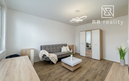 PREDANÉ - 1-izbový byt, TERASA - Tr. SNP, nová rekonštrukcia