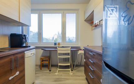 REZERVOVANÉ - TERASA - 3i byt 68m2 + loggia, Muškátová