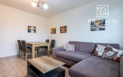 REZERVOVANÉ - TERASA - 3i byt 68m2 + loggia, Muškátová