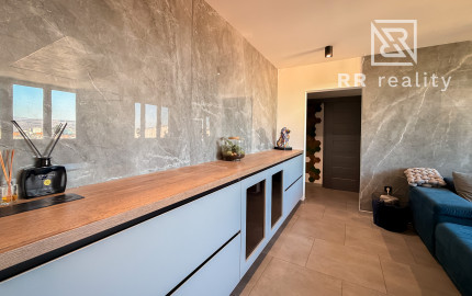 Zariadený luxusný 3-izbový byt po kompletnej rekonštrukcii