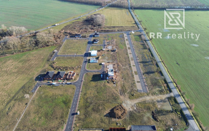 Stavebné pozemky-hotové všetky IS, chodníky, asfaltové cesty