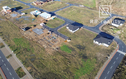 Stavebné pozemky-hotové všetky IS, chodníky, asfaltové cesty