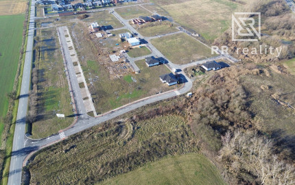 Stavebné pozemky-hotové všetky IS, chodníky, asfaltové cesty