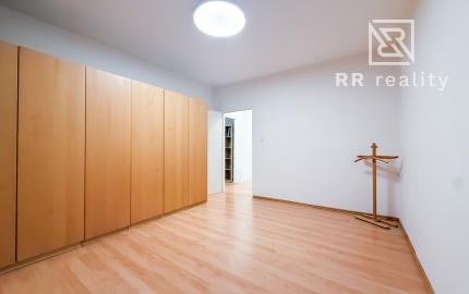 Na predaj veľký 3-izbový byt s balkónom,širšie centrum Košíc