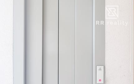 Na predaj luxusný 3-izbový byt s klimatizáciou na Juhu