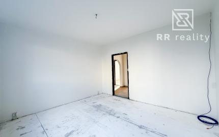 Ponúkame veľký 3-izb. byt na KVP s čiastočnou rekonštrukciou