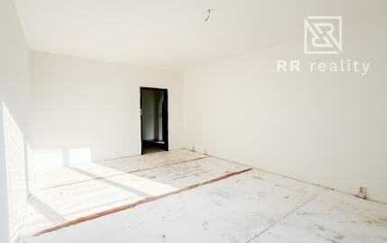 Ponúkame veľký 3-izb. byt na KVP s čiastočnou rekonštrukciou