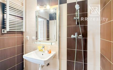 Ponúkame veľký 3-izb. byt na KVP s čiastočnou rekonštrukciou