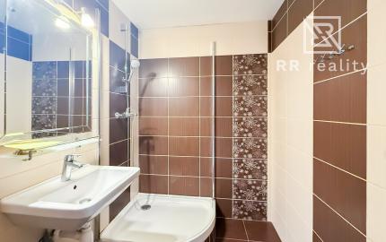 Ponúkame veľký 3-izb. byt na KVP s čiastočnou rekonštrukciou