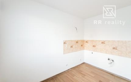 Ponúkame veľký 3-izb. byt na KVP s čiastočnou rekonštrukciou