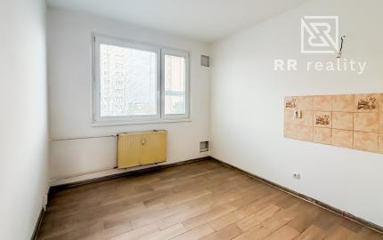 Ponúkame veľký 3-izb. byt na KVP s čiastočnou rekonštrukciou