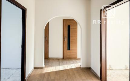 Ponúkame veľký 3-izb. byt na KVP s čiastočnou rekonštrukciou