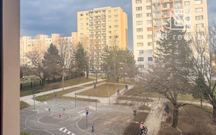 Ponúkame veľký 3-izb. byt na KVP s čiastočnou rekonštrukciou