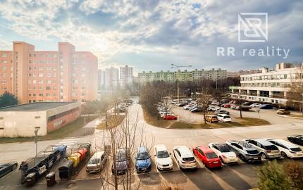 Ponúkame veľký 3-izb. byt na KVP s čiastočnou rekonštrukciou