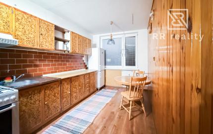 Na predaj 3-izbový byt na Jazere, pražský typ