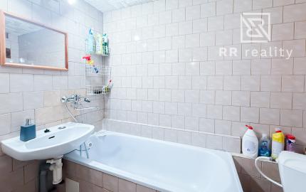 Na predaj 3-izbový byt na Jazere, pražský typ