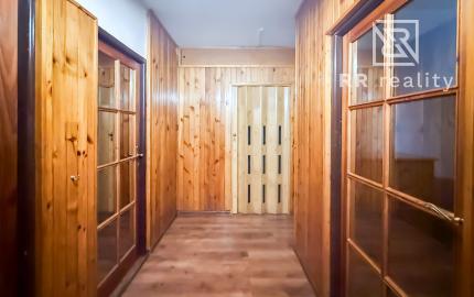 Na predaj 3-izbový byt na Jazere, pražský typ