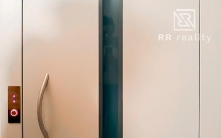 Na predaj 3-izbový byt na Jazere, pražský typ