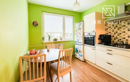 Na predaj priestranný  3-izb. byt na Ťahanovciach s balkónom